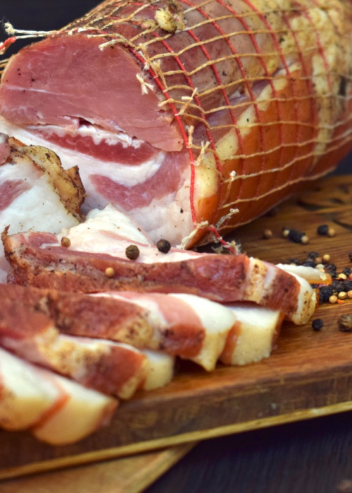 Грудинка холодного копчения.